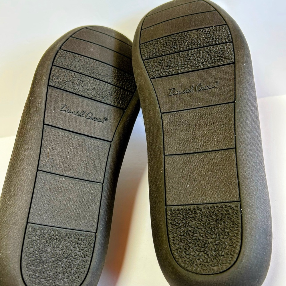 Daniel Green Women’s Slippers Size 11. - Picture 4 of 4